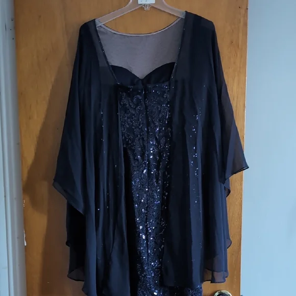 Laura - Picture 6 of 10